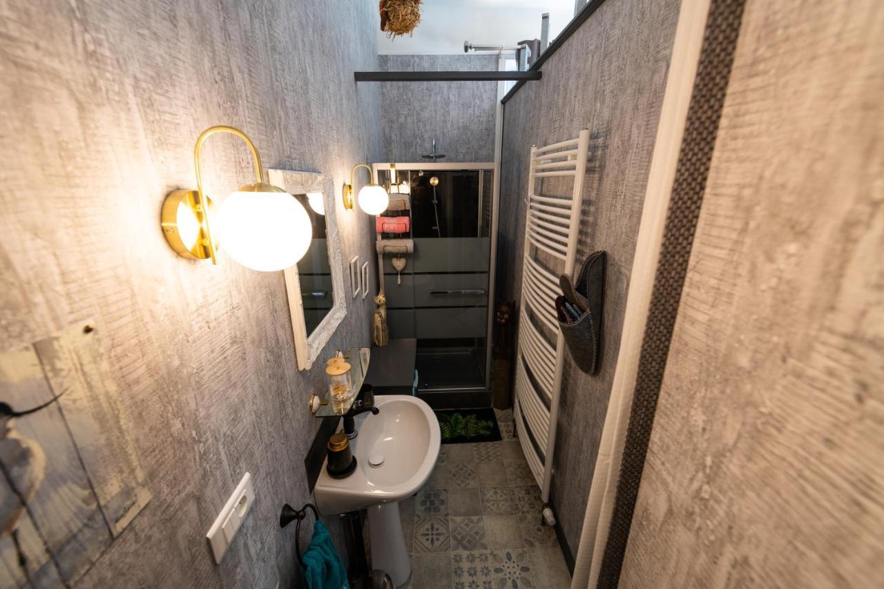 Studio Malou, Cuisine, Salle D'Eau, Terrasse Amenagee Olliergues Exteriör bild