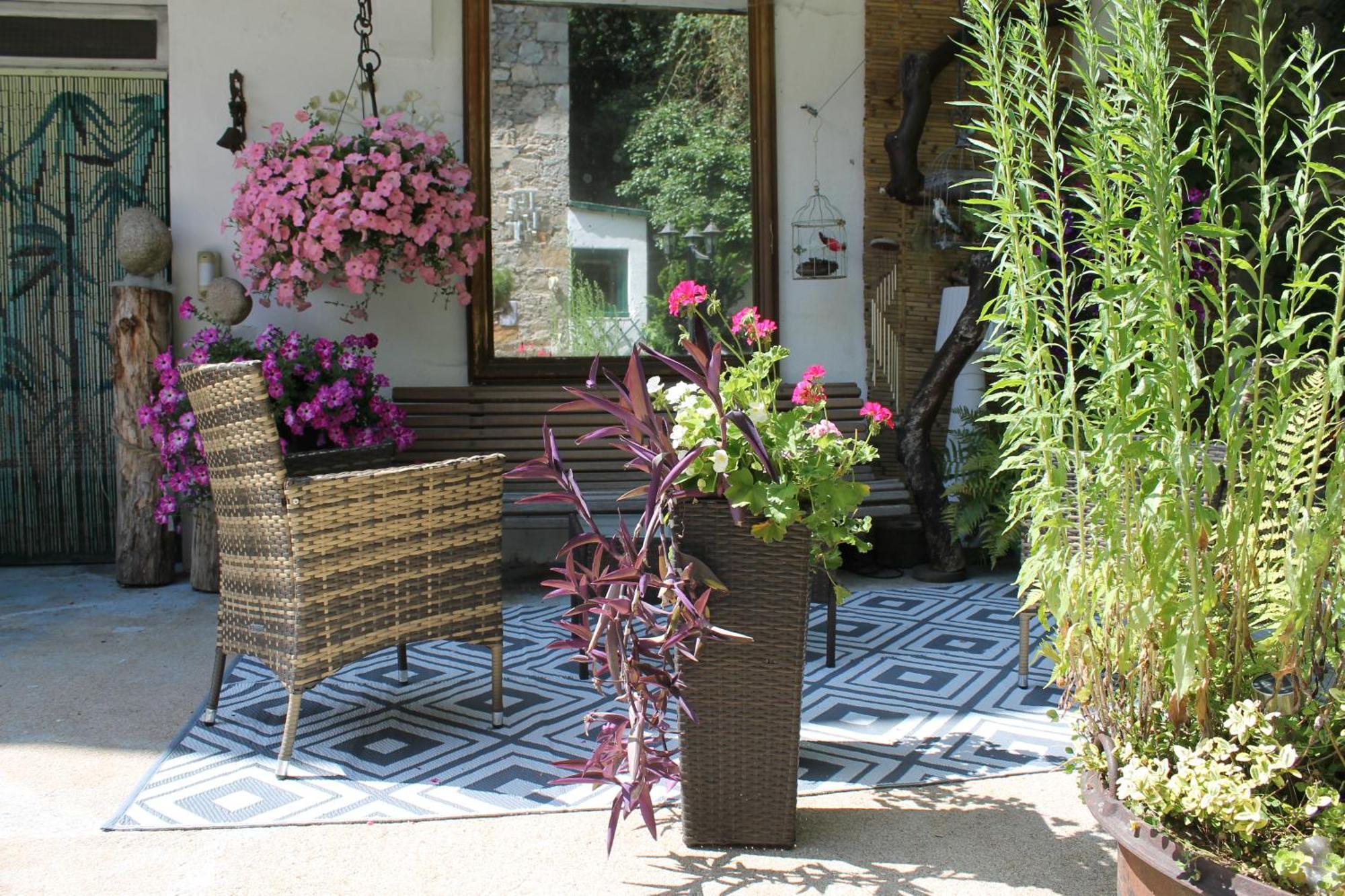 Studio Malou, Cuisine, Salle D'Eau, Terrasse Amenagee Olliergues Exteriör bild